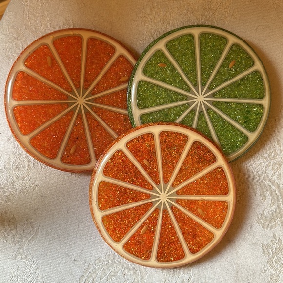 Wondermold resin and crushed glass fruit slide trivet hot plate set - Picture 1 of 14